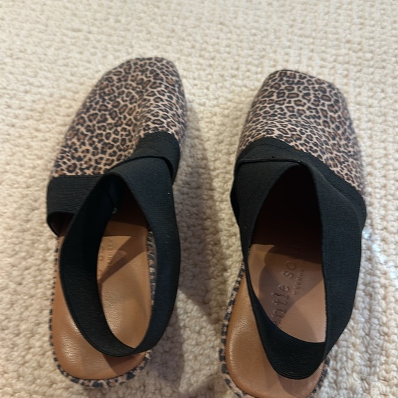 Never worn Kenneth Cole gentle souls sandals wedge leather - Picture 3 of 5